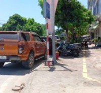BÁN NHÀ LIỀN KỀ CAO CẤP ĐƯỜNG LÝ SƠN – LONG BIÊN
Vị trí đẹp, hiếm nhà bán – Thiết kế hiện đại, có thang máy

.Diện tích: 76m²
Xây dựng: 5 tầng
Mặt tiền: 5m.
