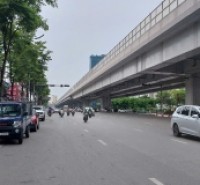 BÁN NHÀ PHẠM VĂN ĐỒNG – LÔ GÓC, NGÕ THÔNG GẦN PHỐ, FULL NỘI THẤT – 5 TẦNG, 6.5 TỶ