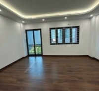 Bán nhà Ngô Gia Tự Trung tâm Long Biên - 6 tầng - gara - thang máy - Lô góc - 8,9 tỷ ( Thương lượng)