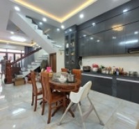 Bán nhà mặt phố đường số 13, Long Bình, Thủ Đức, TP HCM. DT 105m2, 4 tầng. Giá 7,5 tỷ