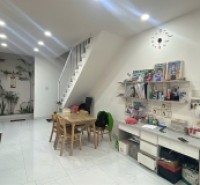 Bán nhà đổ 2 tấm Tái Định Cư Đất Lành Nha Trang. Đường nhựa 13m