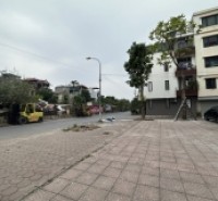 Bán đất Ngô Gia Tự Long Biên - Vỉa hè như Sân bóng- Kinh doanh 50m- 10.5 tỷ