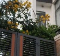 Bán nhà Tâm Huyết Vĩnh Thạnh - Tây Nha Trang - Khánh Hoà
Dt : 125m2 ngang 8,9m xe oto dậu đc trong sân
- Hiện trạng nhà 3 tầng kiêng cố, 4pn , 4wc có phòng thờ ông bà và sân thượng thờ mẹ quan âm
- Giá bán : 5,9 tỷ ( tl nhẹ )