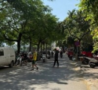 BÁN NHÀ NGUYỄN KHANG CẦU GIẤY NGÕ NÔNG GẦN PHỐ VỊ TRÍ SIÊU  ĐẸP 40M 5 TẦNG 13,7 TỶ