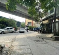 Ô TÔ TRÁNH TRƯỚC CỬA - VỊ TRÍ ĐẮC ĐỊA - SÁT CHỢ Thái THỊNH - NGÕ THÔNG TỨ TUNG - VỪA Ở VỪA KINH DOANH