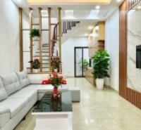 Bán Nhà Giáp Bát - Giải Phóng , DT 59M2 , Gia hơn 7 Tỷ , oto đỗ cổng