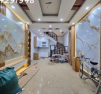Bán nhà Vũ Tông Phan chỉ 25m ra mặt phố - S 43m 5 tầng - Sổ đỏ nở hậu
