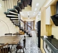 Nhà Tứ Liên phân lô - dân xây - ngõ thông - 20m oto giá nhỉnh 9 tỷ.