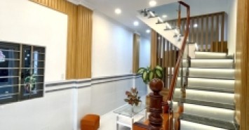 Bán nhà mới dọn ở ngay 2 tâng 2 pn Phạm Thế Hiển sát chợ Nhị Thiên Đường nhỉnh 4 đồng