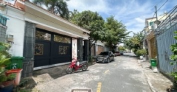 Bán nhà mặt phố Hiệp Phú, Q.9, TP HCM. DT  98m2, một trệt giá 6.9 tỷ, sổ hồng đầy đủ. Liên hệ 0933125879.