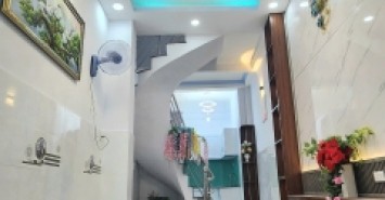 Nhà 3 lầu đúc có sân thượng hẻm Tùng Thiện Vương P13Q8 Full nội thất