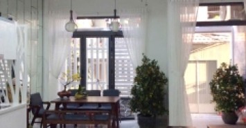 Nhà HXH Âu Dương Lân 2 lầu, sân thượng full nội thất