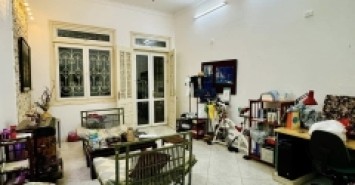 Bán nhà Lê Văn Hưu, 66m2, 4 tầng, mặt tiền 4.2m, 16 tỷ, ngõ xe máy quay đầu, gần mặt phố