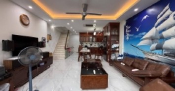 Bán nhà Nguyễn Thái Học, 60m2, 5 tầng, mặt tiền 4m, 21 tỉ, gần mặt phố, ngõ rộng, KD