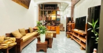 Bán nhà Chân Cầm, 45m2, 6 tầng, mặt tiền 8.5m, giá 34.5 tỉ, phù hợp làm homestay