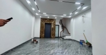 CHO THUÊ NHÀ XÂY MỚI CÓ THANG MÁY – KHÂM THIÊN, ĐỐNG ĐA  6 TẦNG  4PN  17 TRIỆU/THÁNG