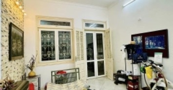 Cực Hiếm! Bán nhà Lê Văn Hưu, 100m2, 4 tầng, mặt tiền 4.2m, 15.8 tỉ, KD appartment, homestay