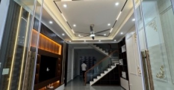 Nhà đẹp Miếu Hai Xã 80,5m2 - Sân cổng rộng 15m