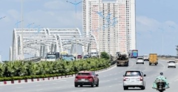 nhà lô góc mặt phố Long Biên, 100m, mặt tiền 7.3m, ôtô 2 chiều