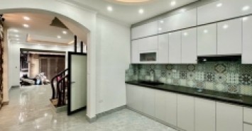 NHÀ ĐẸP TRẦN THÁI TÔNG, Ô TÔ ĐỖ CỬA, NGÕ THÔNG KINH DOANH – 5T, 42M2, 11.9 TỶ