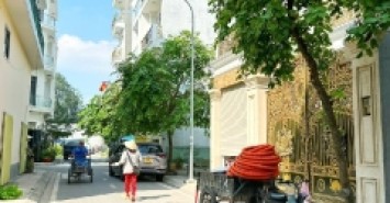 SÁT BÊN CHỢ - GẦN UỶ BAN PHƯỜNG BÌNH HƯNG HOÀ - QUỐC LỘ 1A - 54M2 - 4 TẦNG - ÔTÔ NGỦ TRONG NHÀ GIÁ 6.5 TỶ