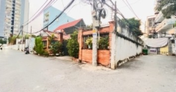 Bán nhà trong ngõ đường số 8, Linh Trung, Thủ Đức, TP HCM - Diện tích 194m2, cấp 4. Giá 10,9 tỷ, sổ hồng. Liên hệ: 0933125879.