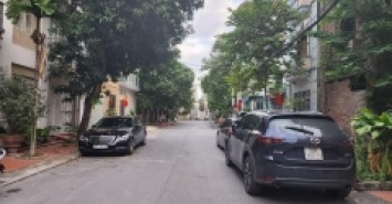 biệt thự xây thô Bồ Đề, 80m x 6tầng, MT 8.2m, vỉa hè, mặt đường 10m, ôtô dừng đỗ ngày đêm