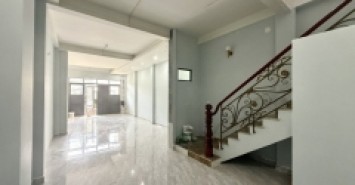 Bán nhà trong ngõ Bình Chiểu, Thủ Đức. DT 74m2, 4 tầng, 6PN, SH. Giá 7.35 tỷ. LH: 0933125879