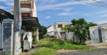 Đất mặt tiền ql1a phường Ninh Hà( phường Hòa Thắng mới) tỉnh Khánh Hoà. 
Diện tích 212m2 ngang 7m
Giá bán nhanh 20tr/m ~ 4,2 tỷ có thương lượng.
Vị trí kinh doanh tốt, vỉa hè rộng rãi, đầu cửa ngõ vào phường ninh Hà.