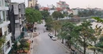 Bán 96m2 đất mặt ngõ Trịnh Công Sơn, mặt tiền rộng, ôtô 7 chỗ vào nhà, giá 12,6tỷ