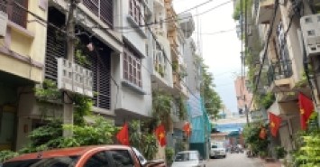 Bán gấp nhà phân lô Hoàng Quốc Việt, 98m, 3 Tầng, ô tô vào nhà, 13.5 Tỷ.