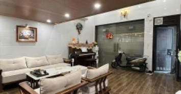 Nhà đẹp phố Nguyễn Lương Bằng 40m2, 4T, MT4.3m chỉ 10m ra vườn Hoa an sinh đỉnh