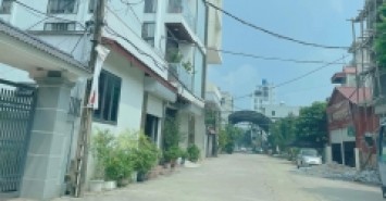 Bán nhà Xóm Trong Uy Nỗ, đường trước nhà 4 làn xe, Khu trung tâm Huyện, Cho Thuê có dòng tiền.