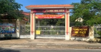 Anh chị nhà càn bán gấp mấy lô xác trường học Nha Kích giá 990 triệu còn thương lượng