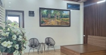 Cho thuê nhà có sân vườn + kho xưởng mặt phố Ngọc Thụy, Long Biên, HN. Dt 550m2