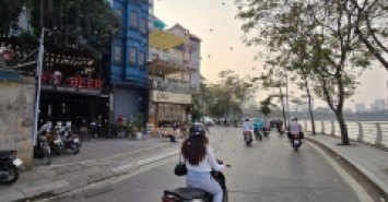 SIÊU MẶT PHỐ TRÍCH SÀI VIEW HỒ TÂY - VỈA HÈ ĐÁ BÓNG - KINH DOANH ĐẮC ĐỊA - 1 MẶT PHỐ + 1 MẶT NGÕ - SỔ NÉT NHƯ SONY .
View hồ đẹp luôn.
 Đoạn phố đẹp nhất Trích Sài, vỉa hè đá bóng. View trọn Hồ Tây.