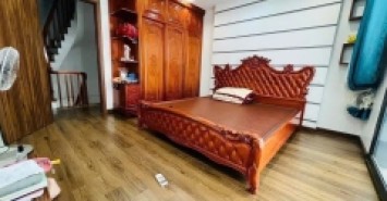 NHÀ MỚI TRUNG KÍNH - Ở NGAY - TRUNG TÂM CẦU GIẤY Dt 30m2 5 tầng mặt tiền 4.2m Giá 9.1 tỷ