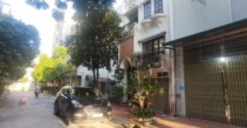 Vạn Phúc Hà Đông ô tô đỗ cửa giá sốc.