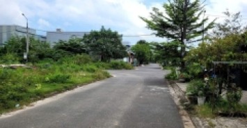 Bán lô Đông Bài 1 sát chợ Hòa Khánh. Vị trí kinh doanh. Cách chợ 5 căn nhà