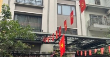 Cần bán BT Trung văn Hancic,Tố Hữu, DT 105mx 4T,MT 9m. Giá 35,5 tỷ. LH: 0964769634