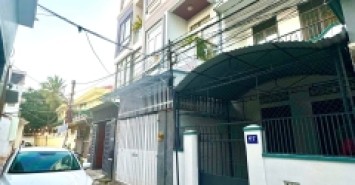 BÁN NHÀ HẺM OTO THÔNG CÁCH BIỂN CHỈ 350m, NGAY CÔNG AN PHƯỜNG BẮC NHA TRANG. ZÁ 5tỷ5.