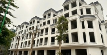 BÁN BIỆT THỰ CỔ BI DT 98M2 NGAY CẠNH TRƯỜNG HỌC CÓ Ô CHỜ THANG MÁY DÂN CƯ ĐÔNG ĐÚC NHỈNH 17 TỶ