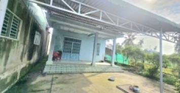 Chủ cần bán đất tặng căn nhà cấp 4. đang cho thu nhập ổn định. giá cực tốt chỉ ngang với giá nhà sổ chung.