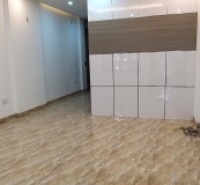 Cho thuê nhà Trần Vỹ, 120m2, 4 tầng, 20 triệu làm chuyển phát nhanh, văn phòng.