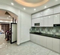 NHÀ ĐẸP TRẦN THÁI TÔNG, Ô TÔ ĐỖ CỬA, NGÕ THÔNG KINH DOANH – 5T, 42M2, 11.9 TỶ